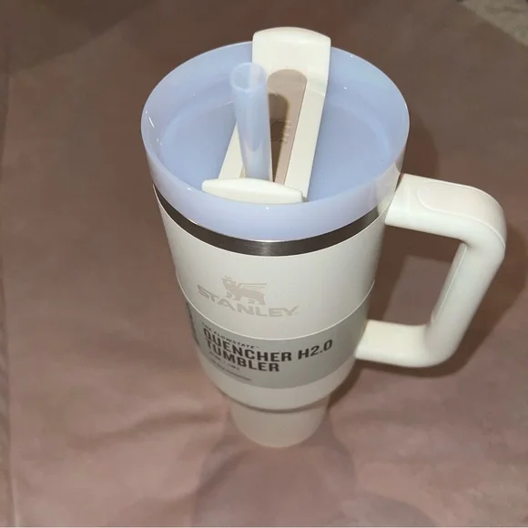 Stanley Cream Tumbler with Handle and Straw 40oz - Picture 2 of 2